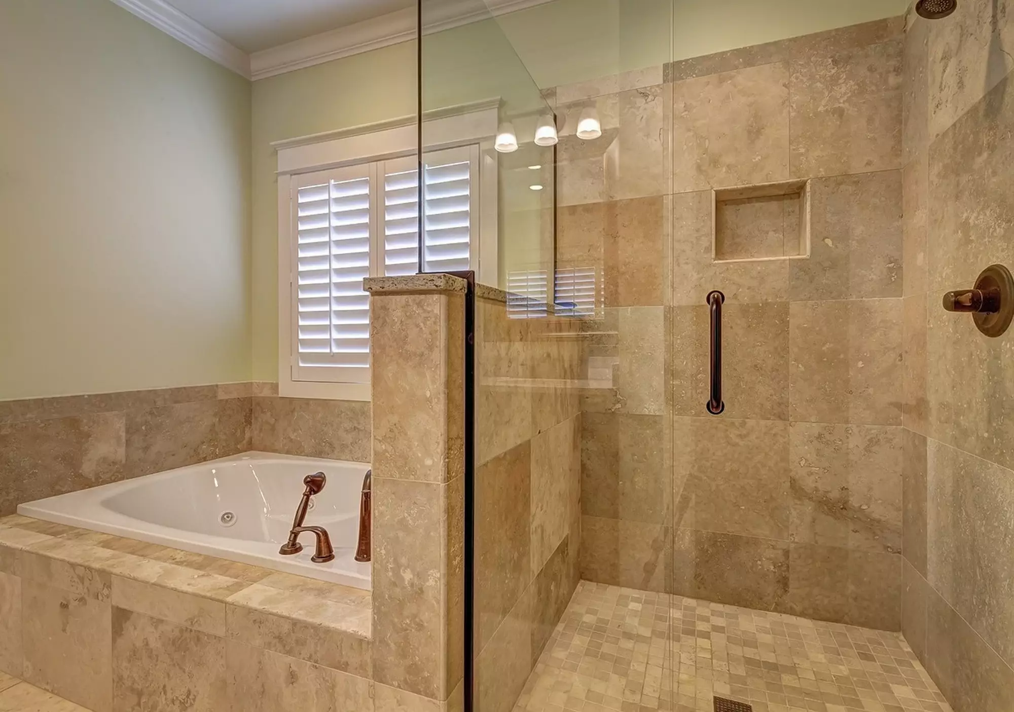Salle de bain Artisan plombier chauffagiste à Lédenon